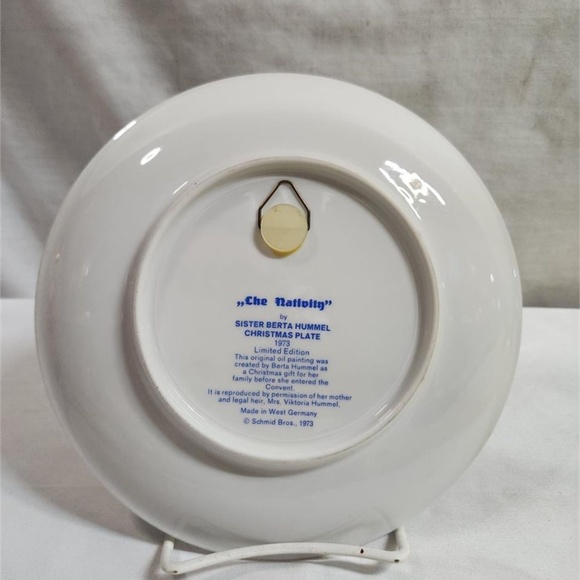 Vintage Hummel Christmas Plate (1973) - Picture 2 of 2